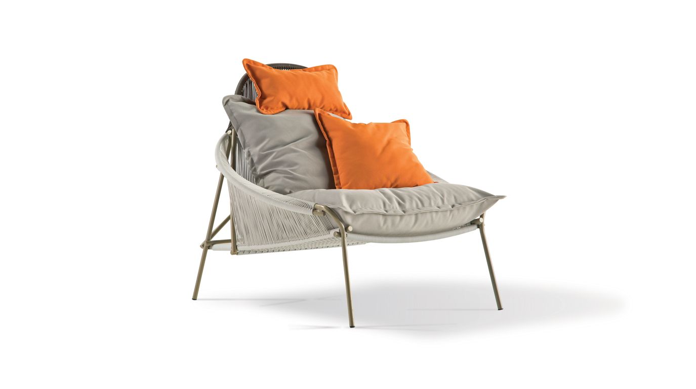 TRAVELER outdoor ARMCHAIR WITH HOOD Roche Bobois