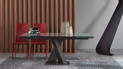 Dining table image number 0