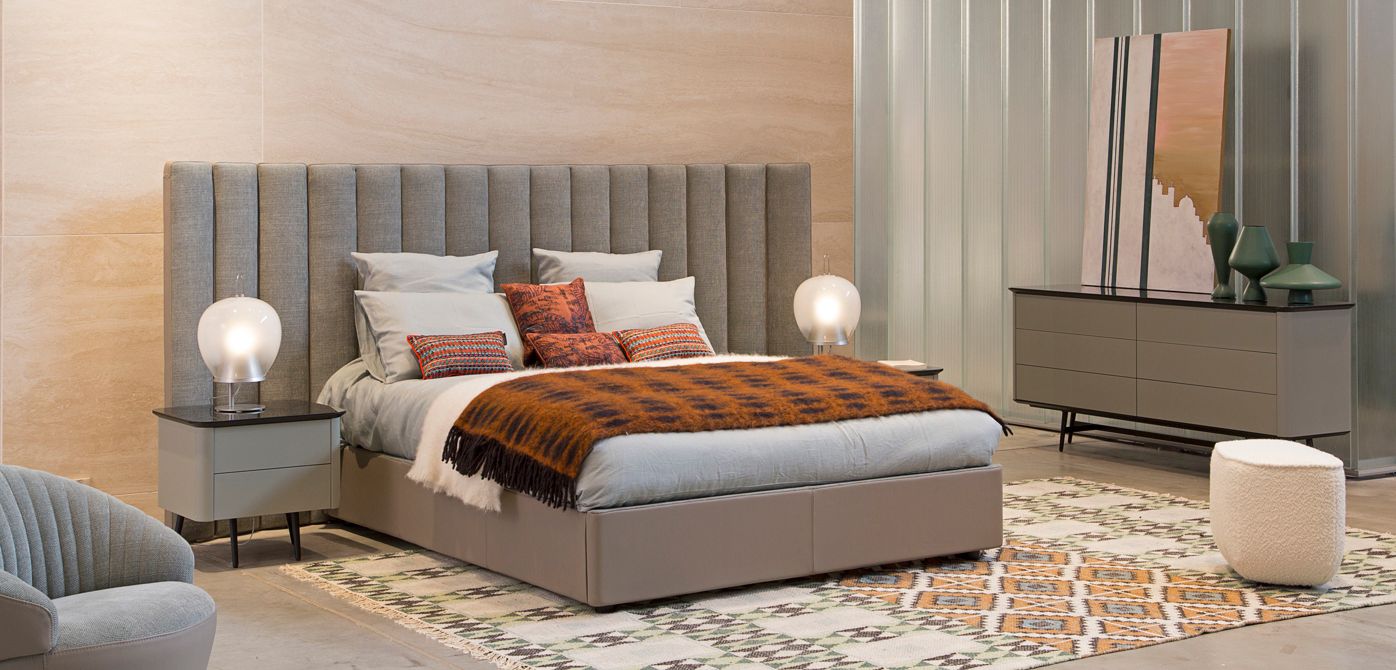 BACKSTAGE bed with side panels - h.125 cm | Roche Bobois