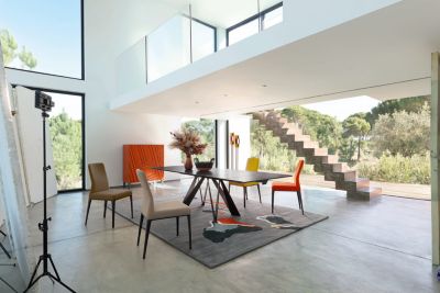 Dining table image number 0