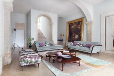 round end table image number 1