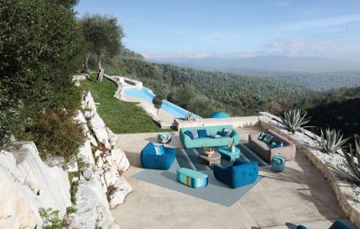 Cocktail table (Outdoor) image number 0