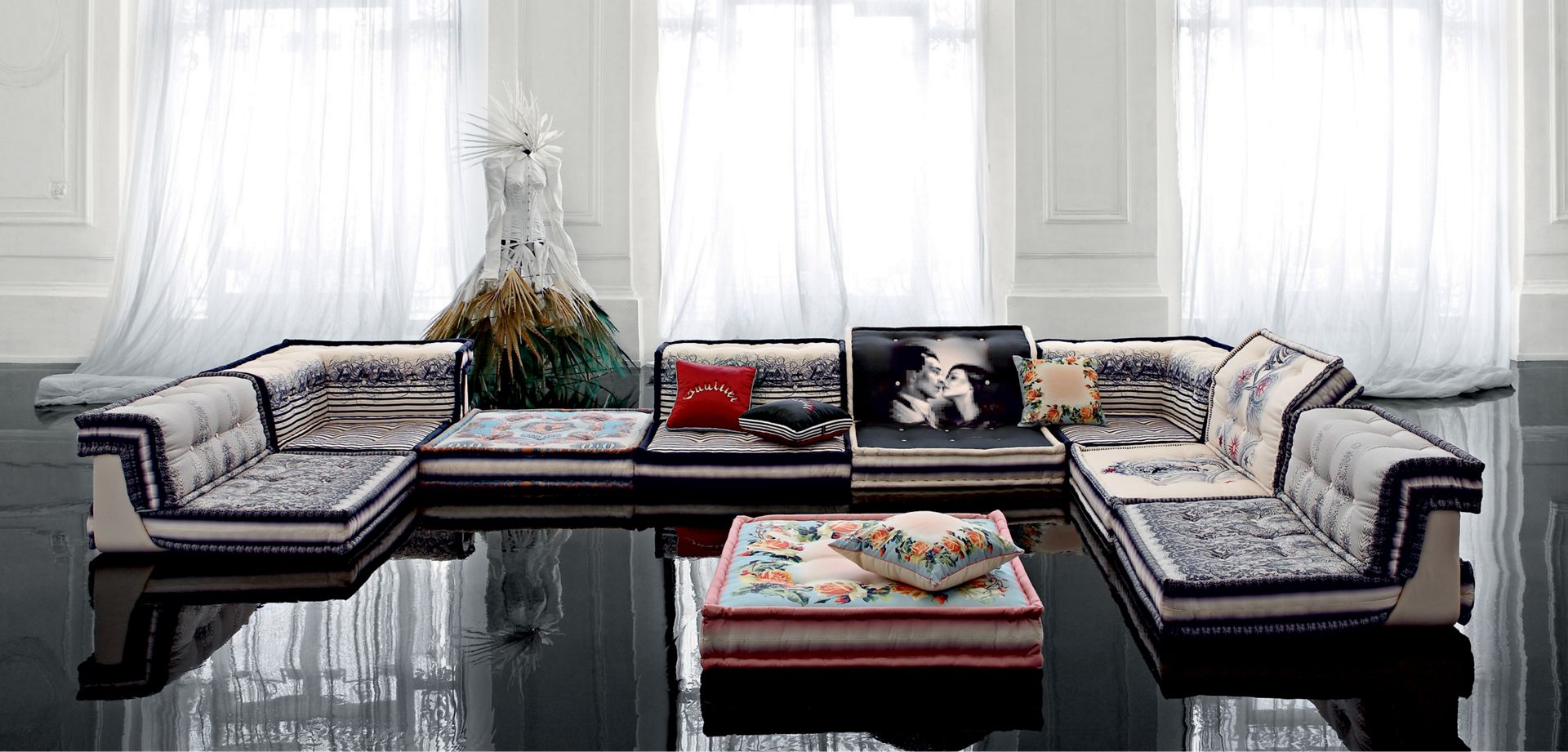 MAH JONG Sofá modular revestido de tela Couture Jean Paul Gaultier | Roche  Bobois
