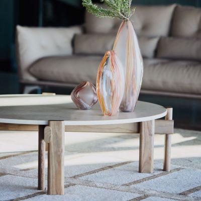 Round cocktail table image number 0