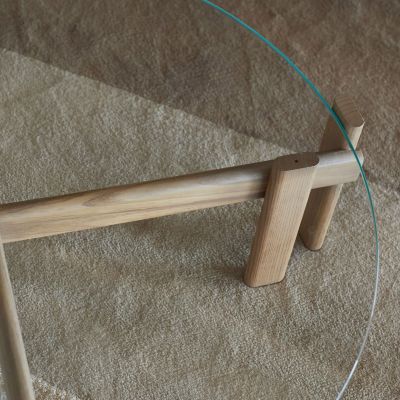 Round cocktail table image number 4