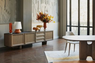 dining table image number 3