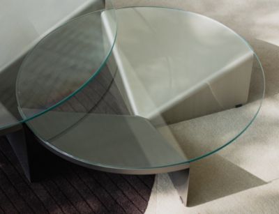 round cocktail table image number 3